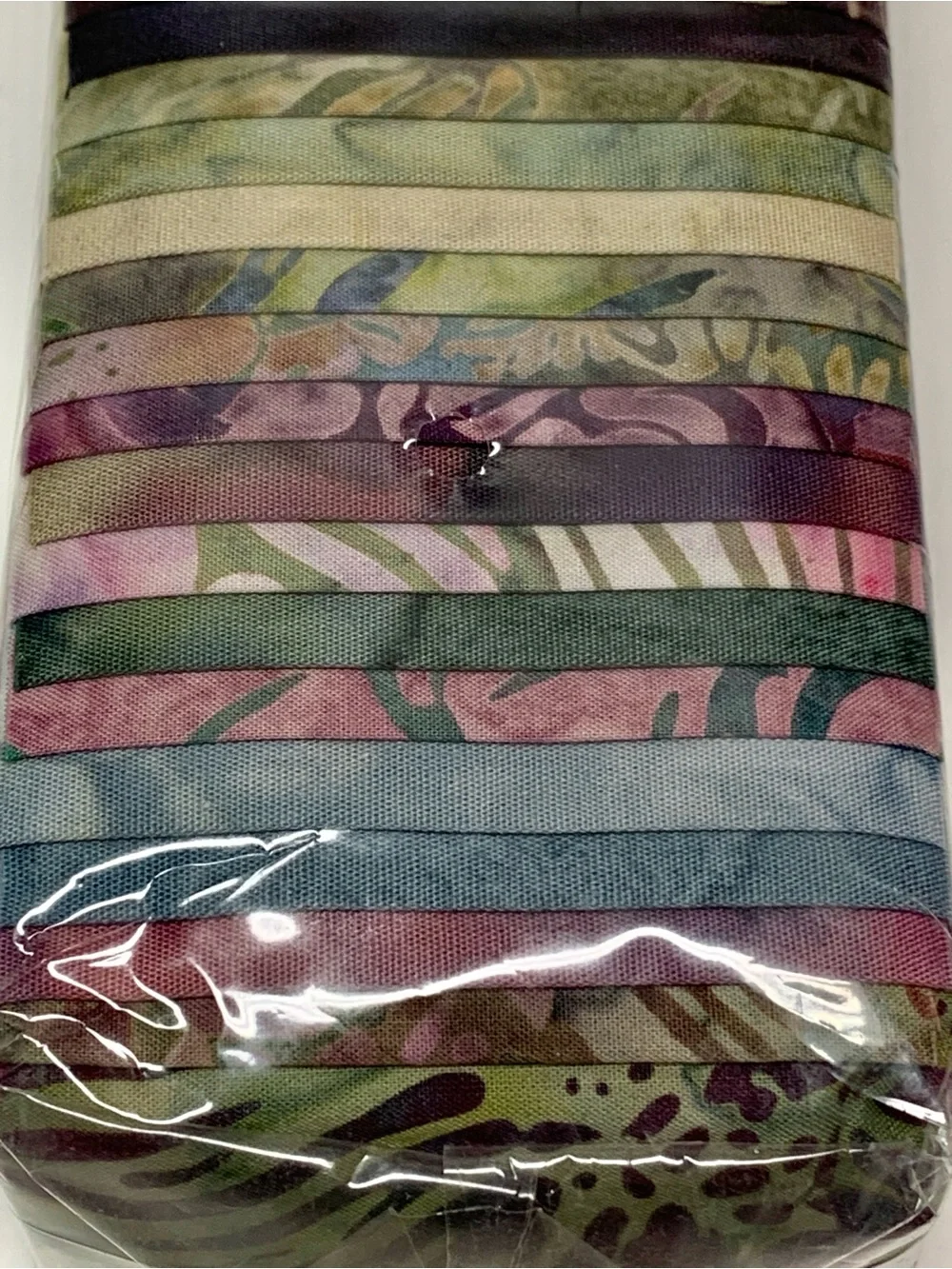 Hoffman Fabrics Bali Pops Zinfandel 40 Strips 2.5” x 44” Batik Fabric NWT - Picture 5 of 7